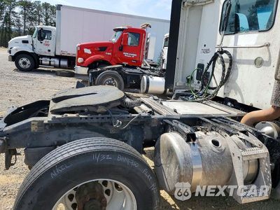 Zdjęcie 6 z 10 samochodu: 2017 PETERBILT 579 SEMI TRUCK VIN:1XPBA48X6HD428835 - miniatura