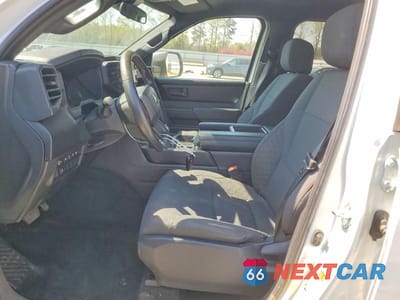 Zdjęcie 7 z 12 samochodu: 2025 TOYOTA TUNDRA SR VIN:5TFKB5DB9SX252254 - miniatura