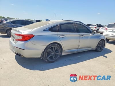 Trzecie zdjęcie samochodu z tyłu: 2018 HONDA ACCORD SPORT VIN:1HGCV2F33JA024933 - miniatura