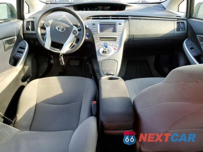 Zdjęcie 8 z 12 samochodu: 2015 TOYOTA PRIUS THREE VIN:JTDKN3DU1F1876829 - miniatura