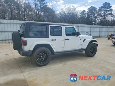 Trzecie zdjęcie samochodu z tyłu: 2023 JEEP WRANGLER SAHARA 4XE VIN:1C4JJXP68PW599516 - miniatura