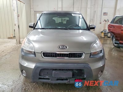 Piąte zdjęcie samochodu w środku: 2011 KIA SOUL + VIN:KNDJT2A25B7226181 - miniatura