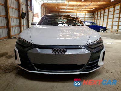 Piąte zdjęcie samochodu w środku: 2022 AUDI E-TRON GT PRESTIGE VIN:WAUDJBFW9N7003898 - miniatura
