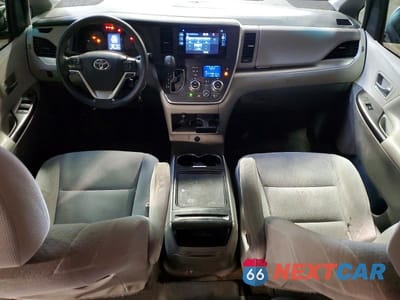 Zdjęcie 8 z 13 samochodu: 2017 TOYOTA SIENNA LE 8-PASSENGER VIN:5TDKZ3DC4HS807568 - miniatura