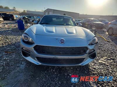 Piąte zdjęcie samochodu w środku: 2018 FIAT 124 SPIDER CLASSICA VIN:JC1NFAEK8J0137948 - miniatura