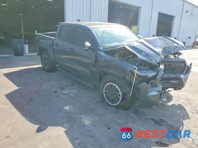 Czwarte zdjęcie samochodu z boku: 2025 TOYOTA TACOMA TRD OFF-ROAD VIN:3TMLB5JN6SM107407 - miniatura