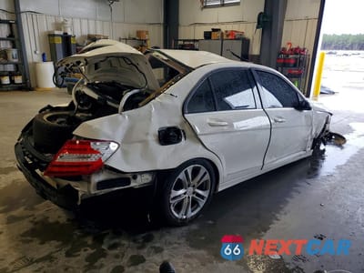 Trzecie zdjęcie samochodu z tyłu: 2013 MERCEDES-BENZ C 250 VIN:WDDGF4HB4DR268793 - miniatura