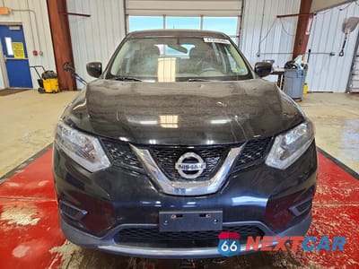 Piąte zdjęcie samochodu w środku: 2016 NISSAN ROGUE S VIN:JN8AT2MV3GW131044 - miniatura