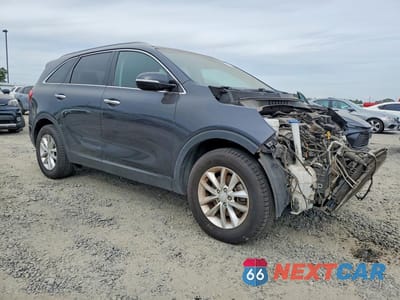 Czwarte zdjęcie samochodu z boku: 2017 KIA SORENTO LX V6 VIN:5XYPGDA50HG333221 - miniatura