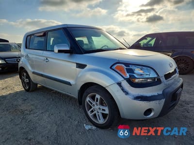 Czwarte zdjęcie samochodu z boku: 2011 KIA SOUL + VIN:KNDJT2A25B7712649 - miniatura