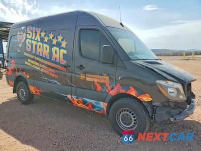 Czwarte zdjęcie samochodu z boku: 2018 MERCEDES BENZ SPRINTER 2500 DELIVERY VAN VIN:WD3PE7CD3JP630685 - miniatura