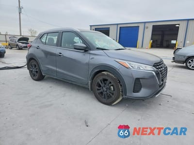 Czwarte zdjęcie samochodu z boku: 2023 NISSAN KICKS SV VIN:3N1CP5CV1PL497346 - miniatura