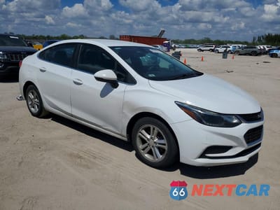 Czwarte zdjęcie samochodu z boku: 2017 CHEVROLET CRUZE LT VIN:1G1BE5SM7H7226443 - miniatura