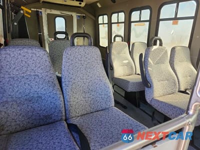 Zdjęcie 10 z 13 samochodu: 2010 FORD E350 SHUTTLE BUS VIN:1FDEE3FS6ADA58220 - miniatura
