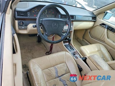 Zdjęcie 8 z 11 samochodu: 1995 MERCEDES-BENZ E 320 VIN:WDBEA66E8SC278587 - miniatura