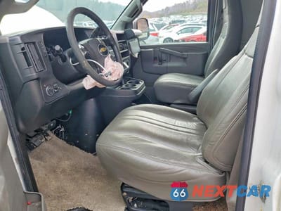 Zdjęcie 7 z 12 samochodu: 2016 CHEVROLET EXPRESS G2500 VIN:1GCWGBFF7G1127474 - miniatura
