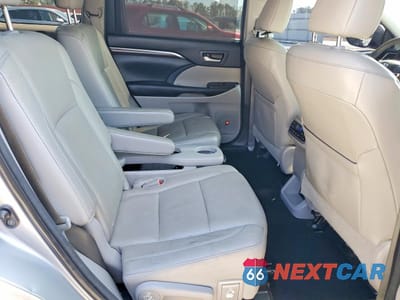 Zdjęcie 11 z 13 samochodu: 2016 TOYOTA HIGHLANDER LIMITED PLATINUM VIN:5TDYKRFH7GS126751 - miniatura