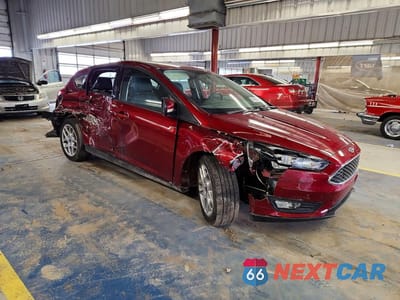 Czwarte zdjęcie samochodu z boku: 2015 FORD FOCUS SE VIN:1FADP3K2XFL323305 - miniatura