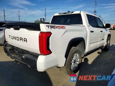 Trzecie zdjęcie samochodu z tyłu: 2025 TOYOTA TUNDRA SR5 VIN:5TFLA5DB3SX266531 - miniatura