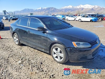 Czwarte zdjęcie samochodu z boku: 2014 VOLKSWAGEN JETTA TDI VIN:3VW3L7AJ0EM395142 - miniatura