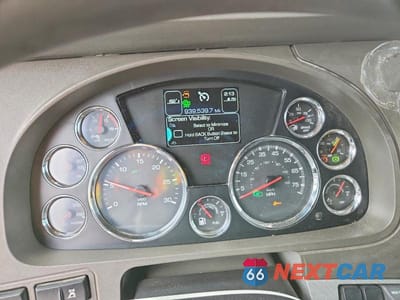 Zdjęcie 8 z 10 samochodu: 2019 KENWORTH T680 SEMI TRUCK VIN:1XKYA48X6KJ289492 - miniatura