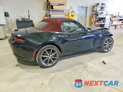 Trzecie zdjęcie samochodu z tyłu: 2018 MAZDA MX-5 MIATA GRAND TOURING VIN:JM1NDAD78J0202030 - miniatura