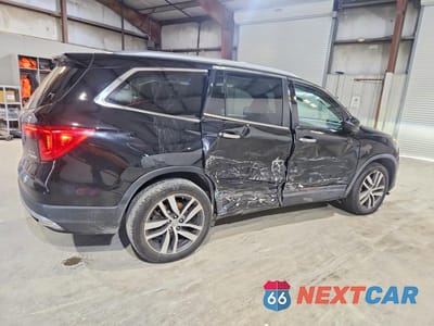 Trzecie zdjęcie samochodu z tyłu: 2017 HONDA PILOT ELITE VIN:5FNYF6H00HB096072 - miniatura