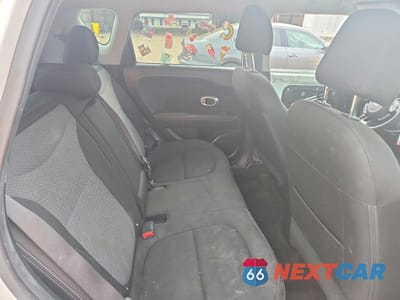 Zdjęcie 10 z 13 samochodu: 2018 KIA SOUL + VIN:KNDJP3A55J7901062 - miniatura