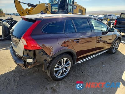 Trzecie zdjęcie samochodu z tyłu: 2018 VOLVO V60 CROSS COUNTRY PREMIER VIN:YV440MWK1J2049003 - miniatura