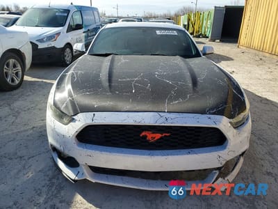 Piąte zdjęcie samochodu w środku: 2016 FORD MUSTANG VIN:1FA6P8AM2G5308179 - miniatura