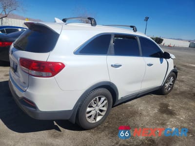 Trzecie zdjęcie samochodu z tyłu: 2018 KIA SORENTO LX VIN:5XYPG4A31JG422977 - miniatura