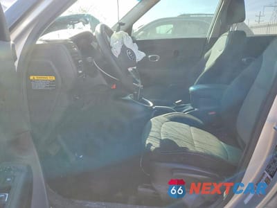 Zdjęcie 7 z 11 samochodu: 2018 KIA SOUL + VIN:KNDJP3A50J7517027 - miniatura