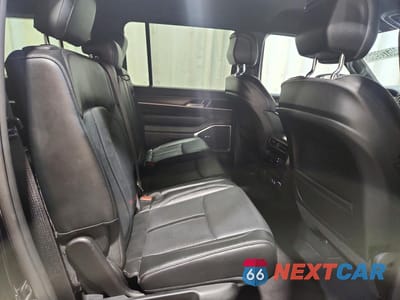 Zdjęcie 11 z 13 samochodu: 2024 JEEP WAGONEER L SERIES III VIN:1C4SJSDP7RS109503 - miniatura