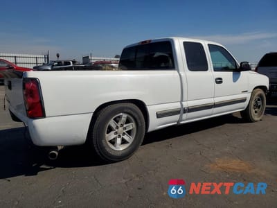 Trzecie zdjęcie samochodu z tyłu: 2002 CHEVROLET SILVERADO C1500 VIN:2GCEC19V421423074 - miniatura