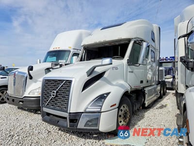 Drugie zdjęcie samochodu z przodu: 2023 VOLVO VNL SEMI TRUCK VIN:4V4NC9EH4PN619153 - miniatura