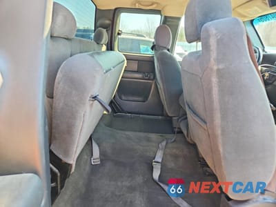 Zdjęcie 10 z 12 samochodu: 2005 CHEVROLET SILVERADO K2500 HEAVY DUTY VIN:1GCHK29UX5E135110 - miniatura