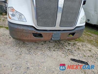 Zdjęcie 9 z 10 samochodu: 2016 KENWORTH T680 SEMI TRUCK VIN:1XKYA48X0GJ496516 - miniatura