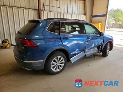Trzecie zdjęcie samochodu z tyłu: 2018 VOLKSWAGEN TIGUAN SE VIN:3VV2B7AX5JM170085 - miniatura