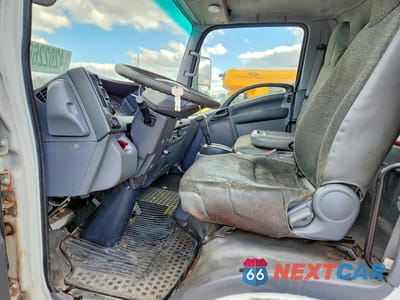 Zdjęcie 7 z 13 samochodu: 2016 ISUZU NPR HD BOX TRUCK VIN:54DC4W1B5GS812408 - miniatura