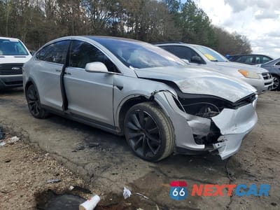 Czwarte zdjęcie samochodu z boku: 2018 TESLA MODEL X VIN:5YJXCBE43JF127275 - miniatura