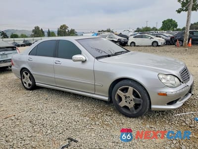 Czwarte zdjęcie samochodu z boku: 2003 MERCEDES-BENZ S 430 VIN:WDBNG70J13A376044 - miniatura