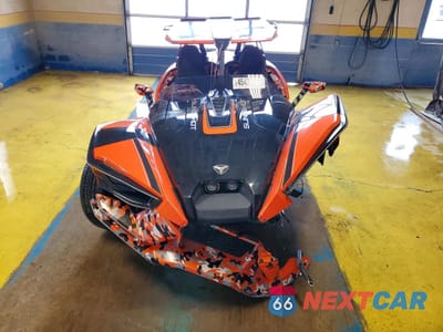 Piąte zdjęcie samochodu w środku: 2017 POLARIS SLINGSHOT SLR VIN:57XAARFA3H8124600 - miniatura