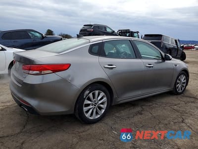 Trzecie zdjęcie samochodu z tyłu: 2016 KIA OPTIMA EX VIN:5XXGU4L36GG085726 - miniatura