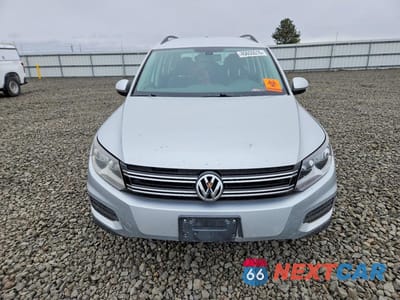 Piąte zdjęcie samochodu w środku: 2017 VOLKSWAGEN TIGUAN S VIN:WVGBV7AX5HK017287 - miniatura