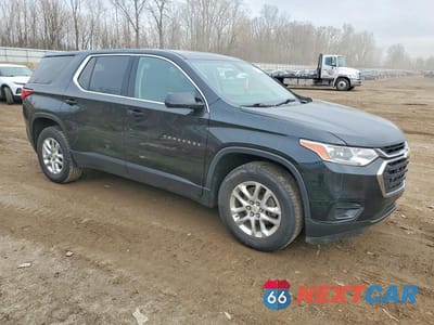 Czwarte zdjęcie samochodu z boku: 2019 CHEVROLET TRAVERSE LS VIN:1GNERFKW7KJ298597 - miniatura