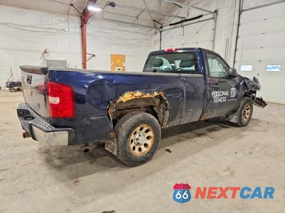 Trzecie zdjęcie samochodu z tyłu: 2011 CHEVROLET SILVERADO K1500 VIN:1GCNKPE08BZ273784 - miniatura