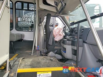 Piąte zdjęcie samochodu w środku: 2025 FORD ECONOLINE E450 SUPER DUTY CUTAWAY VAN VIN:1FDFE4FNXSDD21749 - miniatura