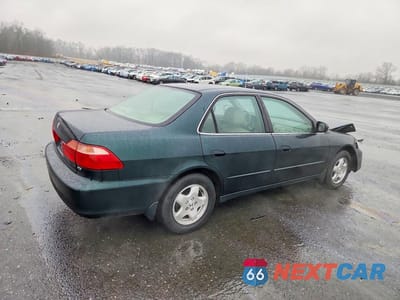 Trzecie zdjęcie samochodu z tyłu: 2000 HONDA ACCORD VIN:1HGCG1659YA016920 - miniatura