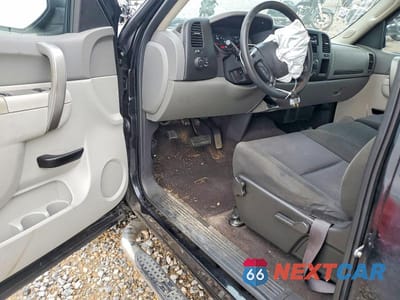 Zdjęcie 8 z 13 samochodu: 2011 CHEVROLET SILVERADO C1500 VIN:1GCNCPE0XBZ257843 - miniatura