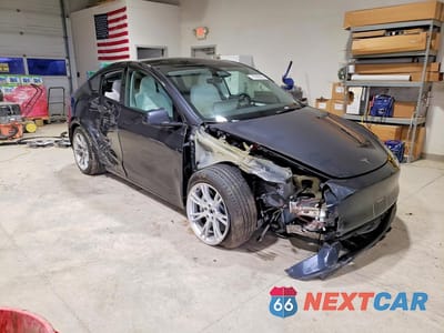 Czwarte zdjęcie samochodu z boku: 2024 TESLA MODEL Y VIN:7SAYGDEDXRF041190 - miniatura